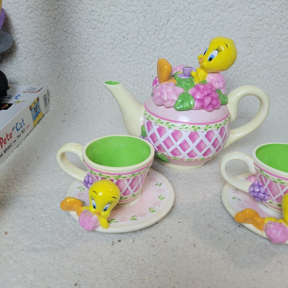 Vintage 2000 Looney Tunes Tweety‎ Bird Ceramic Tea Set Teapot Cups Saucers Pink